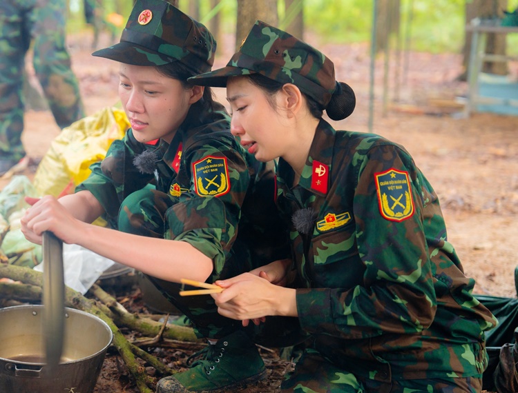 Read more about the article Thùy Tiên, Phương Anh Đào và dàn người đẹp Sao Nhập Ngũ 2024 không biết nấu cơm