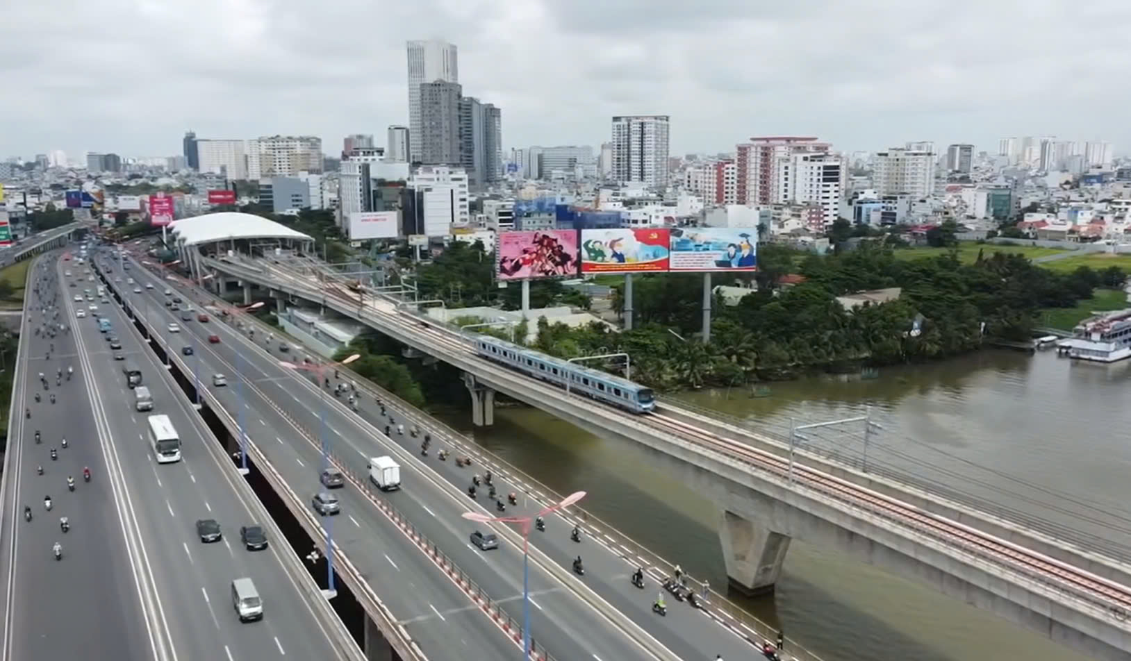 Read more about the article Nhân viên người Việt Nam trực tiếp thực hành trên các trang thiết bị của Metro số 1